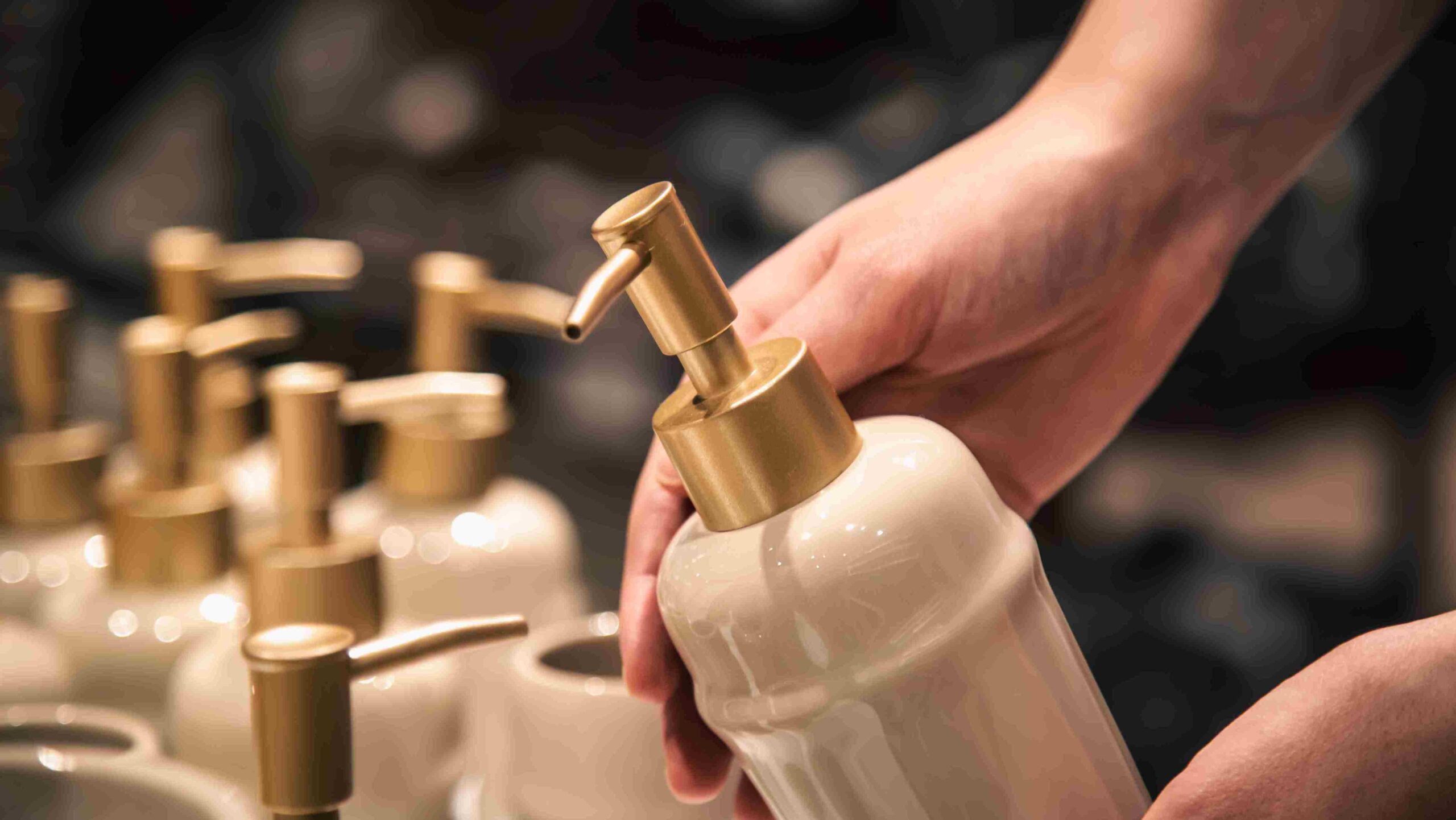 Tips maklon kosmetik terpercaya: hasil produk kosmetik yang memenuhi checklist vendor maklon kosmetik berkualitas.