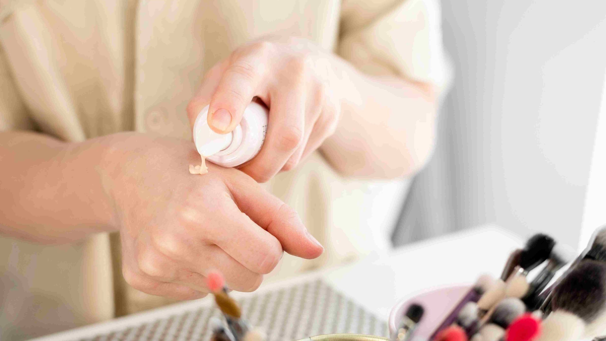 A guide to choosing a trusted cosmetic contract manufacturer in Indonesia — quality cosmetic products from a professional contract manufacturer. Premium cosmetic products from a trusted cosmetic contract manufacturer in Indonesia, meeting BPOM and CPKB standards.