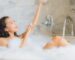 Alt Text:
Perempuan mandi menggunakan sabun berbusa di bathtub mewah. MurniCare menyediakan layanan maklon sabun mandi dengan formula natural dan bahan aktif pilihan sesuai kebutuhan brand. Bikin brand sabun mandi sendiri bersama MurniCare sebagai mitra maklon personal care sabun terpercaya.